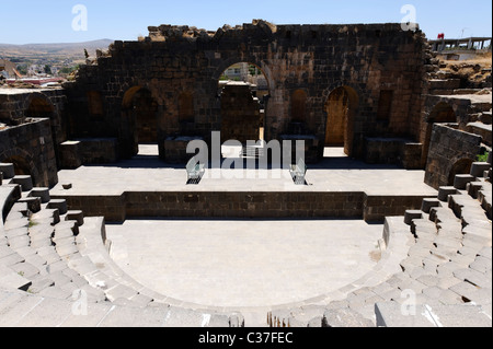 Shahba. La Siria. Vista del teatro romano trovati nella città antica di Phillippopolis - ora noto come Shahba. Foto Stock