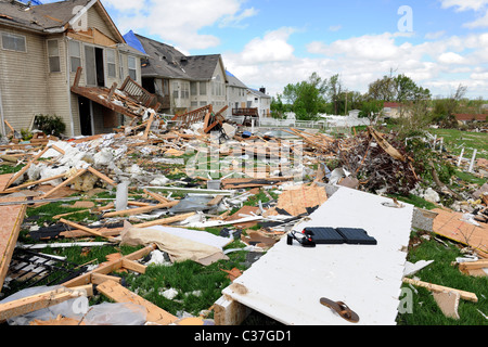 SAINT LOUIS, Missouri - aprile 26: case distrutte dopo il tornado ha colpito la Saint Louis area Venerdì 22 Aprile, 2011 Foto Stock