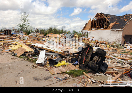 SAINT LOUIS, Missouri - aprile 26: case distrutte dopo il tornado ha colpito la Saint Louis area Venerdì 22 Aprile, 2011 Foto Stock