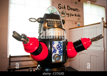 Londra, Regno Unito, vecchi robot giocattolo Vintage, sul display all'interno di 'London Toy & Model Museum' Foto Stock