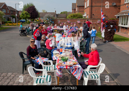 Street party per celebrare le nozze reali tra il principe William e Catherine Kate Middleton Nottingham Inghilterra GB UK Foto Stock