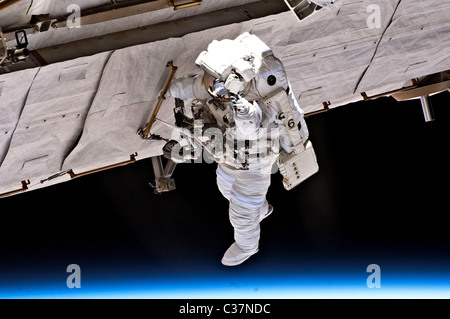 Astronauta Garrett Reisman durante una spacewalk Foto Stock