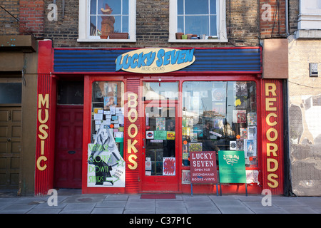 Lucky sette record e un po' di Pad abbigliamento vintage e Housewares, Stoke Newington Street, Londra. Foto:Jeff Gilbert Foto Stock