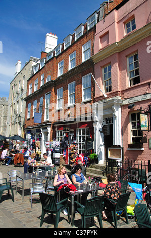 Ristoranti all'aperto, Church Street, Castle Hill, Windsor, Berkshire, Inghilterra, Regno Unito Foto Stock