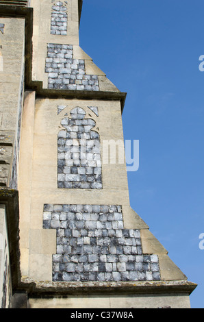 Uno dei contrafforti della Chiesa Parrocchiale di Santa Maria Vergine, Diss, Norfolk, Regno Unito Foto Stock