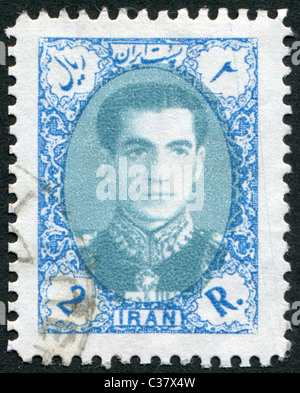 IRAN - 1957 CIRCA: un timbro stampato in Iran, raffigurato Mohammad Reza Pahlavi, 1957 circa Foto Stock