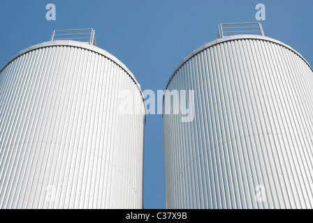 Agricoltura industriale silo di grano di alloggiamento con spazio di copia Foto Stock