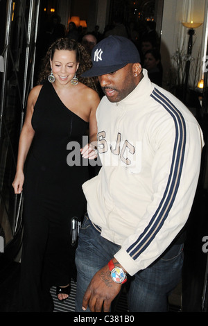 Mariah Carey si diparte il Claridge Hotel Londra Inghilterra - 01.04.09 Foto Stock