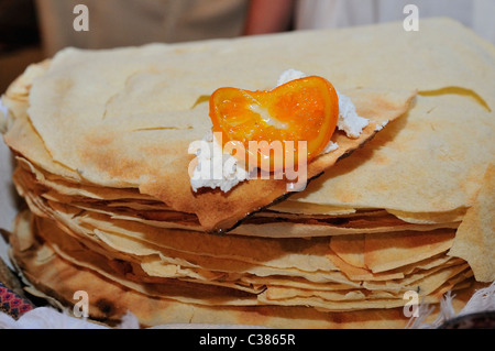 Alimenti sardi, pane Carasau e marmellata, Baunei, Sardegna, Italia, Europa Foto Stock