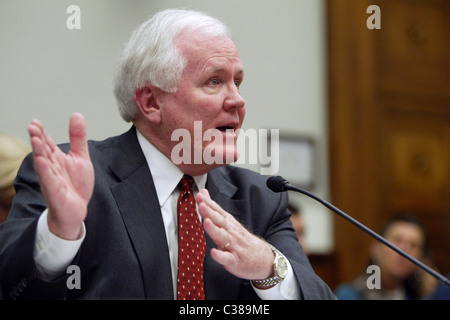 Edward Liddy, presidente e CEO di American International Group testimonia durante una casa Comitato per i servizi finanziari Foto Stock