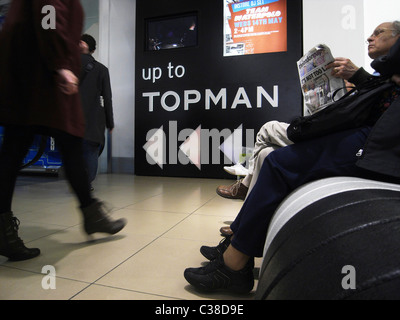 Interno di un Topman store. Parte del gruppo Arcadia Foto Stock