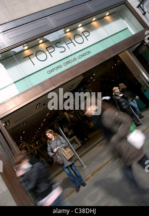 Esterno del Topshop store su Oxford Street. Parte del gruppo di Arcadia. Foto Stock