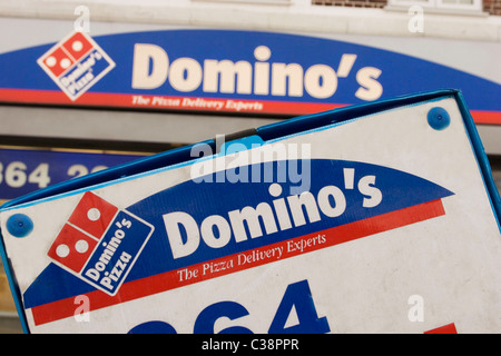 La figura mostra un Domino's Pizza da asporto store nel nord di Londra Foto Stock