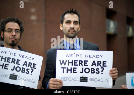Membri della valigetta brigate e i loro sostenitori protestare di fronte a New York il senatore Kirsten Gillibrand dell'ufficio in NY Foto Stock