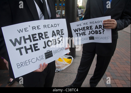 Membri della valigetta brigate e i loro sostenitori protestare di fronte a New York il senatore Kirsten Gillibrand dell'ufficio in NY Foto Stock
