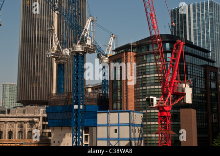 Il pinnacolo sito di costruzione e la torre 42, NatWest torre in background, città di Londra, Regno Unito Foto Stock