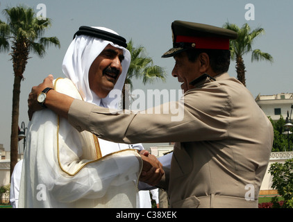 Egitto Sovrano Militare Mohamed Hussein Tantawi incontra Emiro del Qatar Hamad Bin Khalifa al Thani che ha mostrato il supporto per l'Egitto. Foto Stock