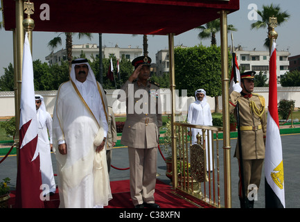 Egitto Sovrano Militare Mohamed Hussein Tantawi incontra Emiro del Qatar Hamad Bin Khalifa al Thani che ha mostrato il supporto per l'Egitto. Foto Stock