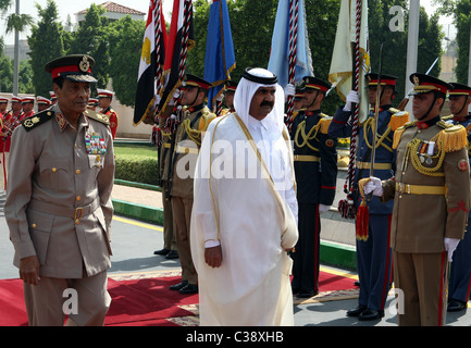 Egitto Sovrano Militare Mohamed Hussein Tantawi incontra Emiro del Qatar Hamad Bin Khalifa al Thani che ha mostrato il supporto per l'Egitto. Foto Stock