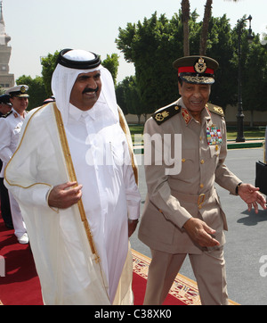 Egitto Sovrano Militare Mohamed Hussein Tantawi incontra Emiro del Qatar Hamad Bin Khalifa al Thani che ha mostrato il supporto per l'Egitto. Foto Stock