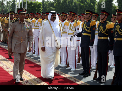 Egitto Sovrano Militare Mohamed Hussein Tantawi incontra Emiro del Qatar Hamad Bin Khalifa al Thani che ha mostrato il supporto per l'Egitto. Foto Stock