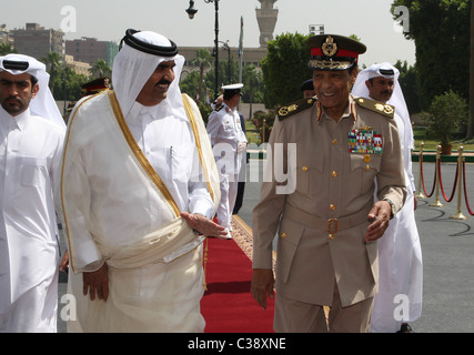 Egitto Sovrano Militare Mohamed Hussein Tantawi incontra Emiro del Qatar Hamad Bin Khalifa al Thani che ha mostrato il supporto per l'Egitto. Foto Stock