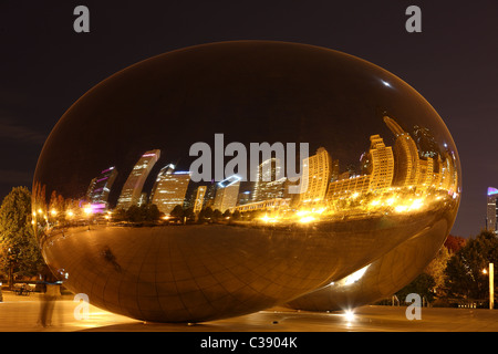 Cloud Gate (Il Bean) in Chicago di notte Foto Stock