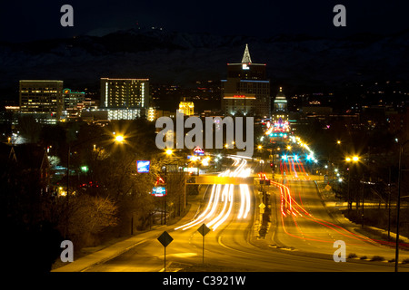 Vista del centro della città di Boise in una sera d'inverno, Idaho, Stati Uniti d'America. Foto Stock