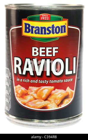 Lo stagno di Branston Ravioli di carne bovina in una ricca salsa di pomodoro Foto Stock