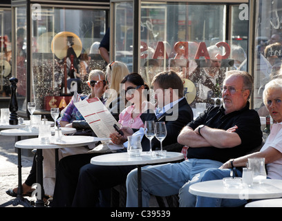 125 anni 2011 camminare lungo anniversario compleanno di Berlino boulevard Bundesrepublik Deutschland Cafe cafe capitali CARAS Char Foto Stock