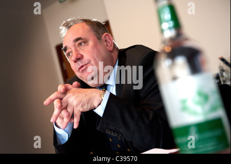 SNP leader scozzese e primo ministro Alex Salmond raffigurato in Glasgow 21 Aprile 2011 Foto Stock