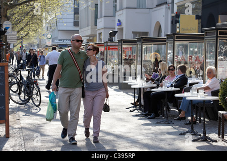 125 anni 2011 camminare lungo anniversario compleanno di Berlino boulevard Bundesrepublik Deutschland Cafe cafe capitali CARAS Char Foto Stock