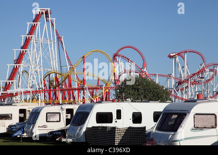 Un roller coaster al Fantasy Island resort per vacanze, Ingoldmells, Lincolnshire, England, Regno Unito Foto Stock