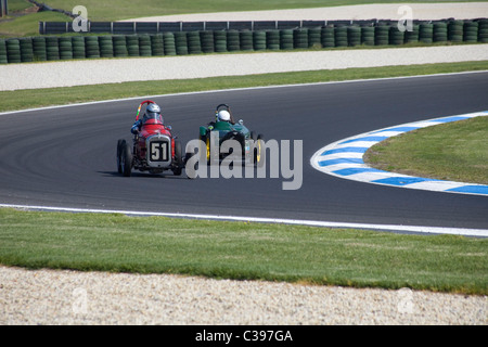 Vintage Car Racing sul circuito di Phillip Island, Victoria, Australia Foto Stock