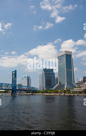 Florida, Jacksonville. Downtown Jacksonville, Jacksonville Landing area lungo il fiume Saint John fino. Foto Stock