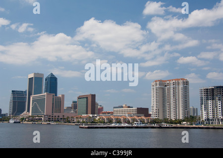 Florida, Jacksonville. Downtown Jacksonville, Jacksonville Landing area lungo il fiume Saint John fino. Foto Stock