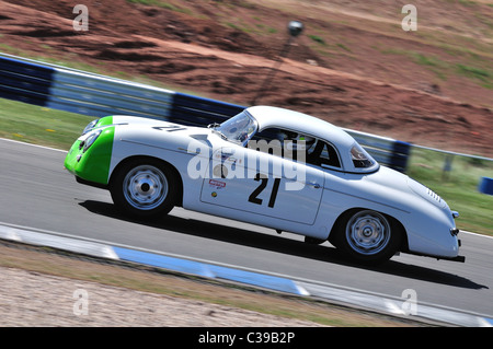 Pre-'63 GT - Lee Maxted pagina/Richard Frankel, 1955 Porsche Pre una Speedster Foto Stock