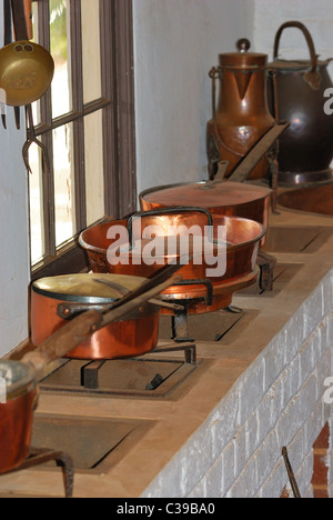 Foto di un antica cucina di stile replica dall'inizio ottocento durante la Thomas Jefferson il momento. Foto Stock