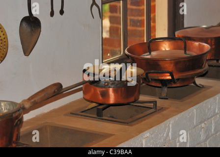 Foto di un antica cucina di stile replica dall'inizio ottocento durante la Thomas Jefferson il momento. Foto Stock