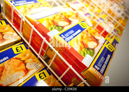 Nella foto: un congelatore pieno di Islanda proprio marchio pollo martoriato breststeaks. Foto Stock
