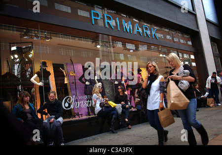 Esterno del flagship Primark store su Oxford Street, am British Foods marca. Foto Stock