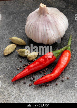 Aglio Peperoncino amomi e cardamomi Semi di cipolla Foto Stock