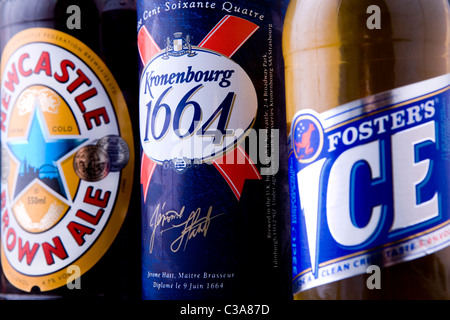 Newcastle Brown Ale Kronenburg 1664 e Foster's Ice birra - marche di Scottish & Newcastle. Foto Stock