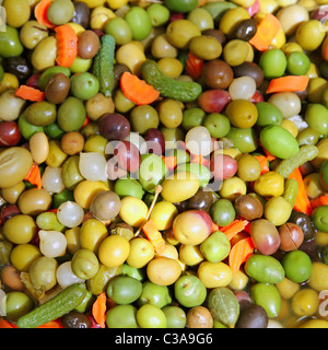 Olive e sottaceti texture pattern alimentare stile mediterraneo Foto Stock