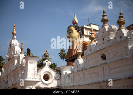 Sri Lankas più grande statua del Buddha a Wewurukannala Vihara tempio vicino Dikwella, Pussalagoda, Sri Lanka, Walasgala Foto Stock