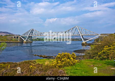 Vortici creati dalla marea in Loch Etive passando attraverso il restringimento in corrispondenza Connel Bridge vicino a Oban in Scozia occidentale Foto Stock