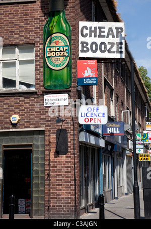 Off offerta di licenza a buon mercato booze, Londra Foto Stock