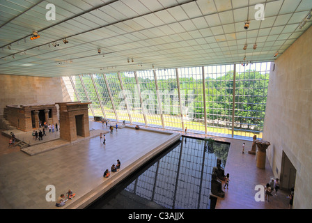 Tempio di Dendur presentano visualizza un antico tempio Egizio al Metropolitan Museum of Art di New York City. Foto Stock