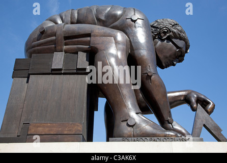 Scultura di Newton di Eduardo Paolozzi alla British Library di Londra Foto Stock