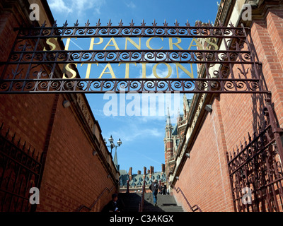 Entrata alla stazione di St Pancras, London Foto Stock